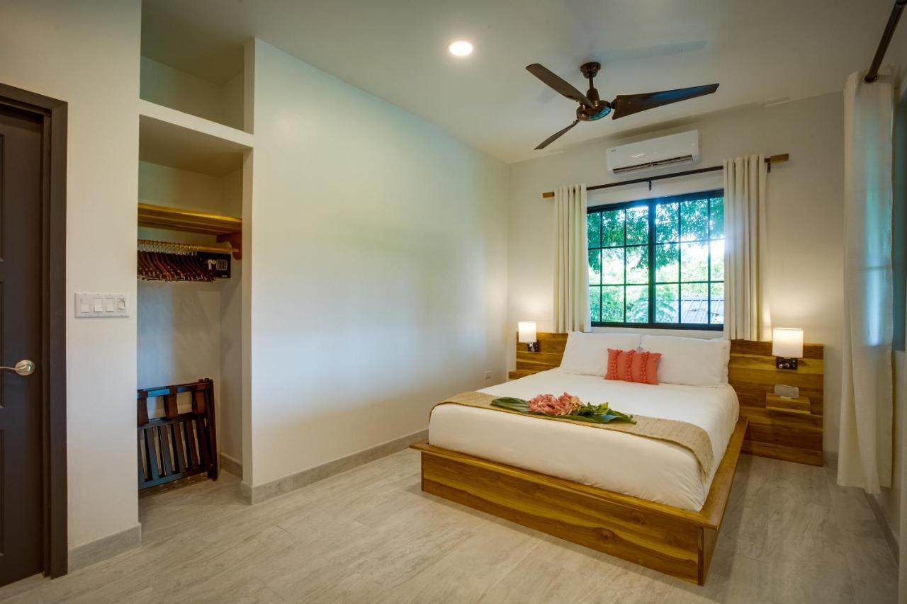 The Sea Glass Inn Placencia エクステリア 写真