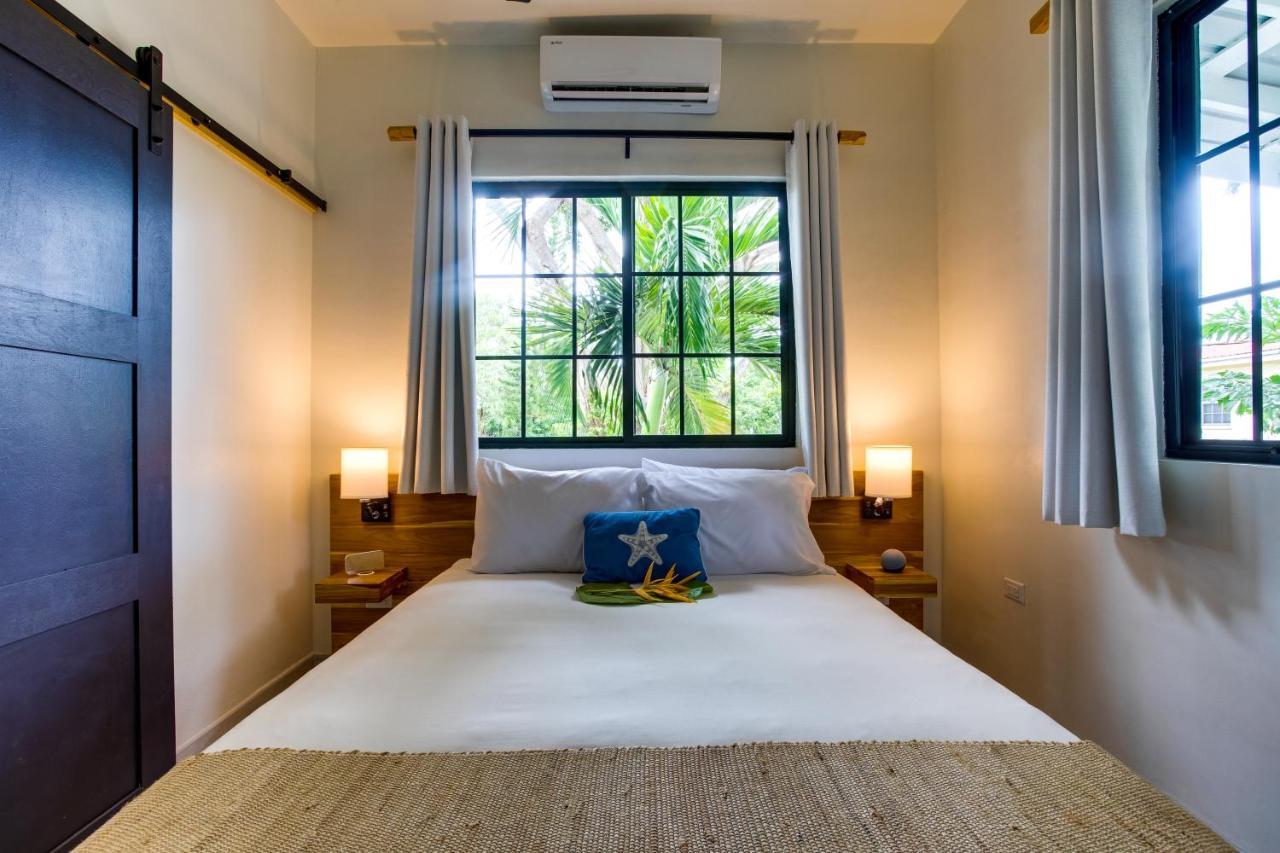 The Sea Glass Inn Placencia エクステリア 写真