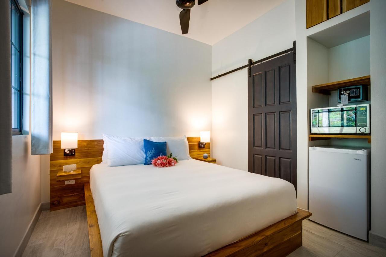 The Sea Glass Inn Placencia エクステリア 写真