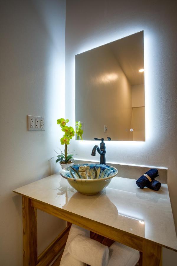 The Sea Glass Inn Placencia エクステリア 写真